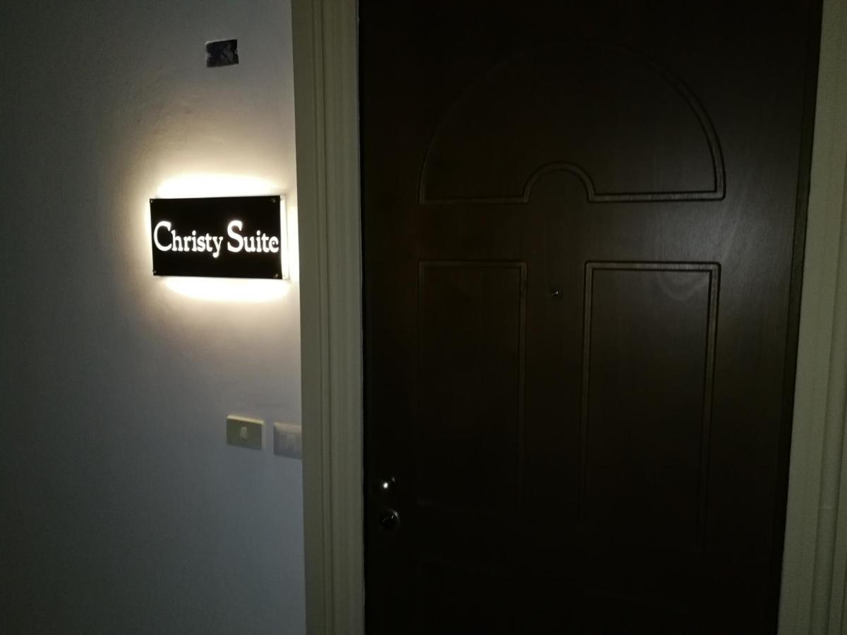 Christy Suite Elegante Appartamento Nel Centro Storico Di Anzio Exterior photo