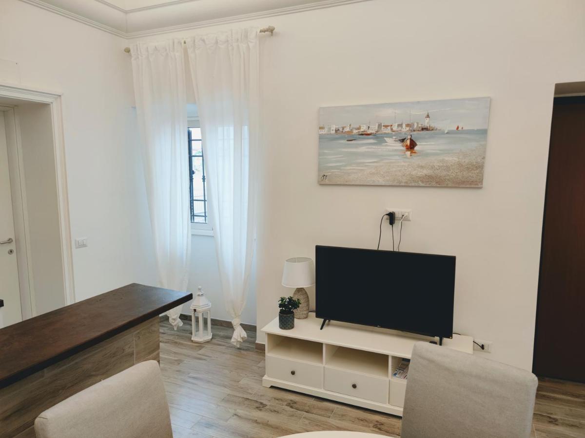 Christy Suite Elegante Appartamento Nel Centro Storico Di Anzio Exterior photo